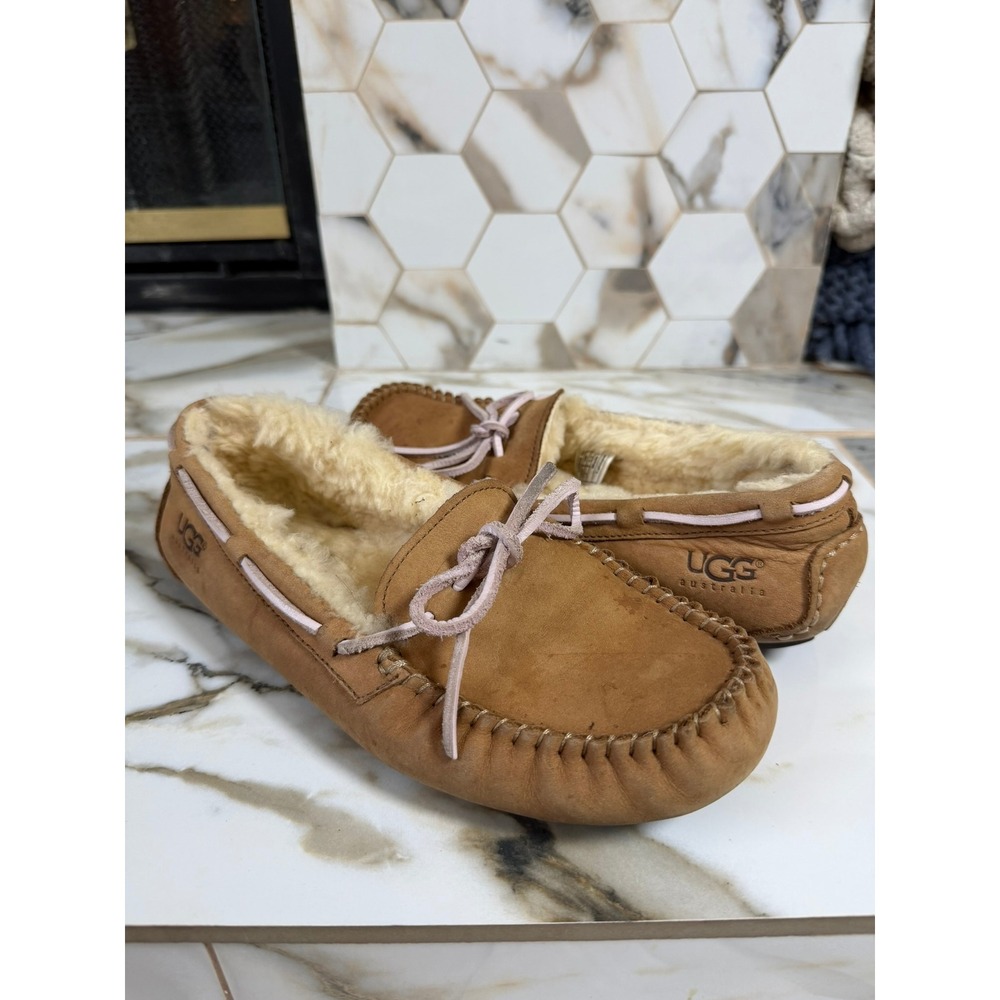 UGG Dakota Moccasin Slippers Women Size 7 Chestnut Brown Pink Lace 5131
